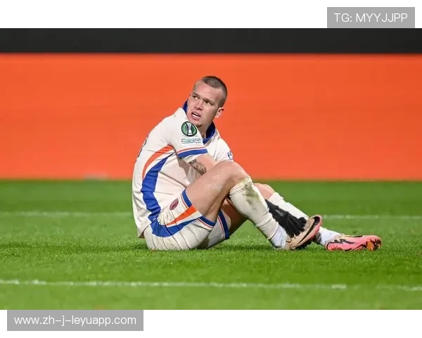 切尔西成功抢断后打出快攻,穆德里克劲射稍稍打高 切尔西成功抢断后打出快攻,穆德里克劲射稍稍打高